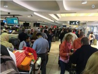 Pasageri blocati in aeroporturi