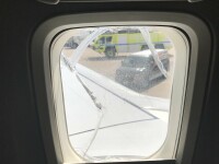 geam fisurat avion