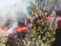 Vulcanul Kilauea din Hawaii a erupt violent, iar lava a ajuns pe stradă. VIDEO
