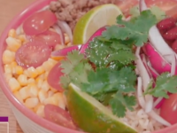 (P) Rețetă: Boluri mexicane cu carne de curcan, salată Caprese cu năut și spumă de ciocolată