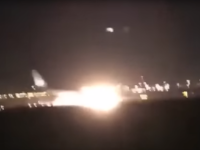 Momentul în care un avion aterizează fără trenul din față. 53 de răniți. VIDEO