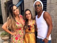 Ronaldinho se va căsători cu două femei în luna august. Le oferă bani și cadouri
