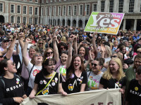 Irlandezii au sărbătorit rezultatul referendumului prin care se legalizează avortul