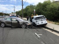 O mașină Tesla pe autopilot, implicată într-un nou accident. Șoferul a fost rănit