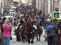Reacția unor turiști din Argentina prezenți la parada călare a Junilor Brașoveni