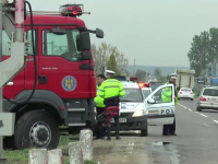 Anchetă după ce o mașina a ars pe marginea drumului, în Neamț