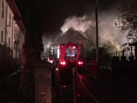 Flăcări uriașe au amenințat un cartier din Suceava. ”A făcut focul şi-o plecat de acasă”