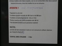 Instrucțiuni cu greșeli gramaticale pe toaletele publice instalate la Galați înainte de mitingul PSD