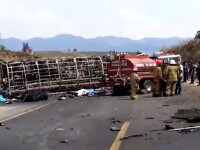 Camion cu pelerini ars complet în Mexic - 1