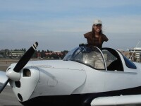 Povestea unei femei care a devenit pilot, deși s-a născut fără mâini - 6