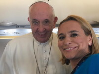 Primele imagini din avionul cu care Papa Francisc a venit în România