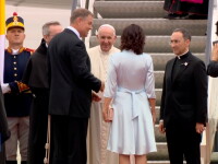 Carmen Iohannis la întâmpinarea Papei Francisc, la aeroport - 5