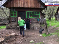 Mai mulți voluntari le-au dus alimente și produse de bază familiilor izolate și bătrânilor singuri din Munții Apuseni