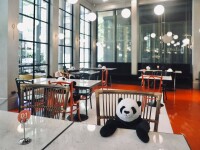 Cum ajută urșii panda la respectarea distanțării sociale într-un restaurant