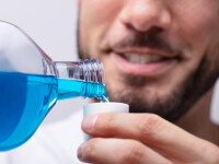 Cercetători: Apa de gură ar fi eficientă împotriva coronavirusului. Cum l-ar putea opri