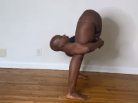 Are o flexbilitate uluitoare. Ce poate să facă o tânără din SUA cu trupul ei