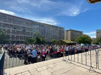 Maratonul de vaccinare a început în București. Sute de persoane, la Sala Palatului