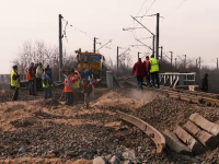 În anul european al căilor ferate, trenurile merg în România şi cu 5 km/h iar CFR nu are şine în stoc