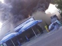 Incendiu de proporții în județul Argeș. Un magazin a fost mistuit de flăcări