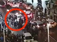Scene șocante în Israel. Momentul în care un bărbat este scos din mașină și bătut de mulțimea furioasă