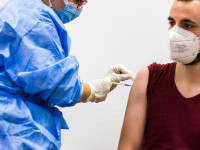 Cum a reușit un belgian să se vaccineze anti-COVID de nouă ori. Reacția medicilor
