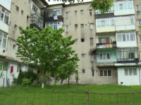 O femeie din județul Dâmbovița, rănită grav, după ce a căzut de la etajul unui bloc