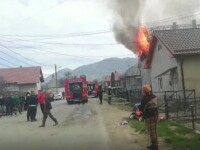 Gest emoţionant al pompierilor din Bistriţa. În timpul liber, fac o casă pentru 2 familii care au rămas pe drumuri