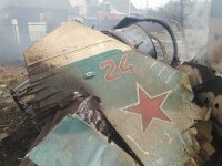 Un afacerist din Ucraina vinde brelocuri confecţionate din epava unui avion rusesc doborât