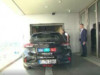 Clienții unui hotel din Germania își pot parca mașinile direct în camere. Cât costă un astfel de moft