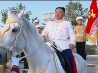 FOTO. Kim Jong Un s-a urcat pe cal un cal alb la o paradă militară din Coreea de Nord
