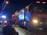 Cinci locuințe din Ploiești au fost cuprinse de flăcări. Un bărbat a ajuns de urgență la spital