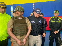 Cel mai periculos traficant de droguri din lume, extrădat de Columbia în SUA. A fost escortat de un convoi uriaș de blindate