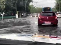 Ploaia abundentă din București a ținut patru ore și a paralizat circulația. În Tineretului s-a format un lac