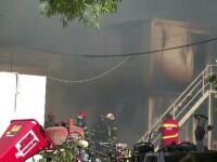 Incendiu de proporții la o hală în care erau depozitate echipamente de construcții