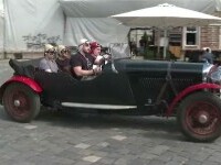 Mașini vechi de aproape 100 de ani, la Timișoara. Atracția paradei, un Bentley în valoare de 500.000 de euro