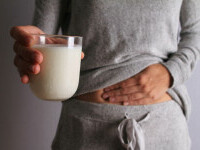 De ce dezvoltăm intoleranță la lactoză. Recomandări pentru persoanele care au probleme când consumă lactate