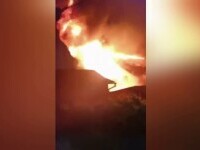 O casă din Argeș a ars. Proprietarul a aprins lumina și s-a produs o explozie