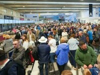 GALERIE FOTO Haos pe aeroporturile din Marea Britanie. Cetățenii nu se mai pot întoarce în țară, iar situația se va agrava
