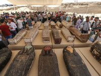 Arheologii au deschis sute de sarcofage din Egipt care au stat închise 2.500 de ani. Ce au găsit în unul dintre ele. FOTO