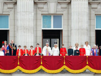 balconul palatului buckingham la incoronarea regelui charles