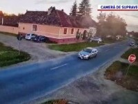 Momentul în care individul din Brașov tamponează intenționat mașina în care se află soția și copiii lor. „Du-te la pușcărie”