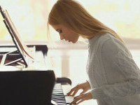 femeie pian