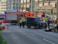 O mașină a intrat într-o mulțime de oameni, în Stuttgart. Mai multe persoane au fost rănite