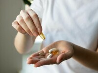 Suplimentele care luate necorespunzător ne „prăjesc ficatul”. Avertismentul unui medic din Marea Britanie