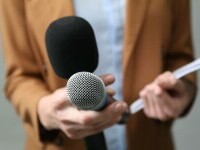 O jurnalistă rusă riscă 10 ani de închisoare pentru condamnarea războiului din Ucraina. Cum a reușit să fugă în Franța