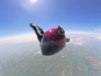 Un parașutist și-a scăpat iPhone-ul de la 3.000 de metri și a avut parte de o surpriză atunci când l-a găsit într-o pădure