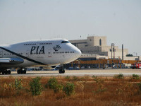 Companiile aeriene deviază şi anulează zboruri din cauza luptelor dintre India şi Pakistan