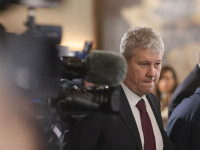 Guvernul interimar Predoiu și-a început discret mandatul. Prima ședință s-a desfășurat cu ușile închise