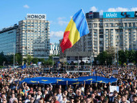 Peste 30.000 de oameni au participat la mitingul din Piața Victoriei, organizat de Nicușor Dan. La final, s-a auzit imnul UE
