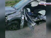 Momentul în care un șofer se izbește de un parapet după o depășire periculoasă, pe un drum din Suceava